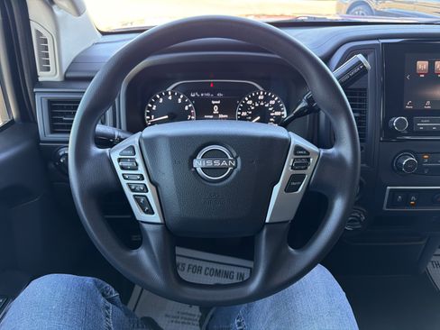 Used 2023 Nissan Titan S image 15