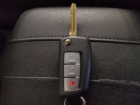 Used 2020 Nissan Rogue S FWD image 32