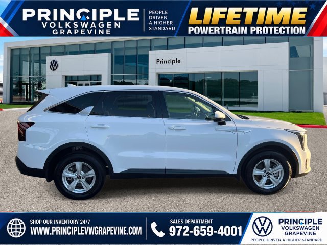 Used 2026 Kia Sorento LX FWD image 4