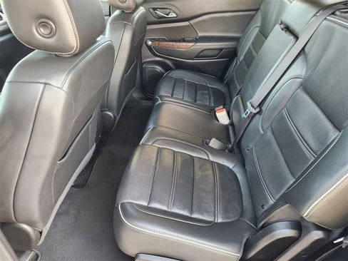 Used 2023 GMC Acadia Denali image 27
