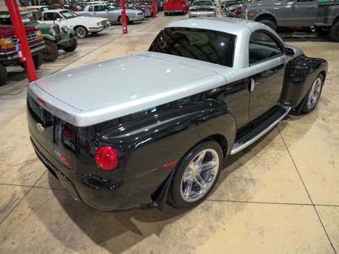 Used 2005 Chevrolet SSR LS 2dr Regular Cab Convertible w/ Preferred Equipment Group image 17