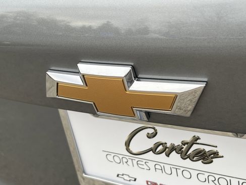 New 2026 Chevrolet Equinox LT w/ Convenience Package II image 8