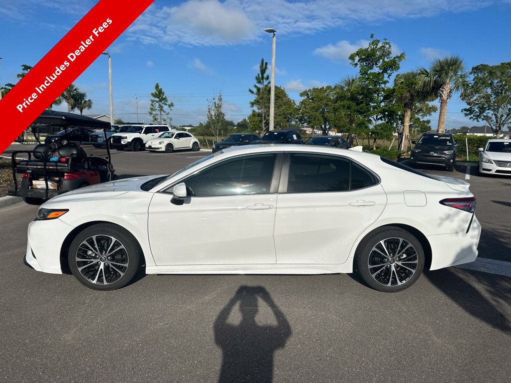 Used 2020 Toyota Camry SE FWD image 3