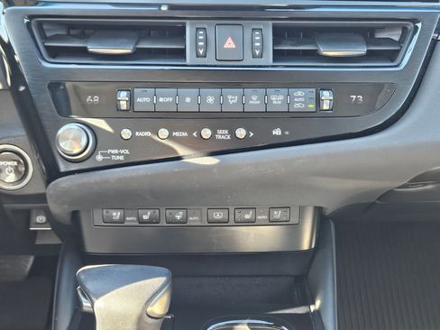 Used 2023 Lexus ES 300h Ultra Luxury w/ Accessory Package (Z2) image 13