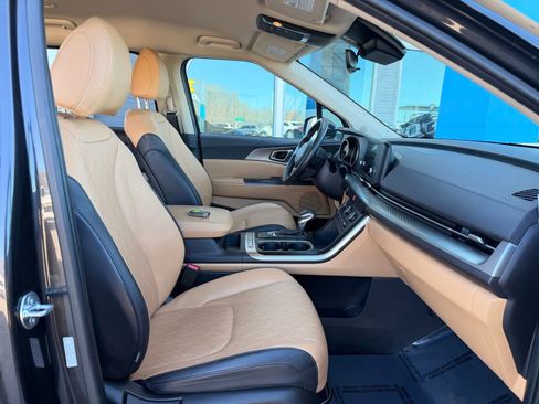 Used 2024 Kia Carnival LX image 26