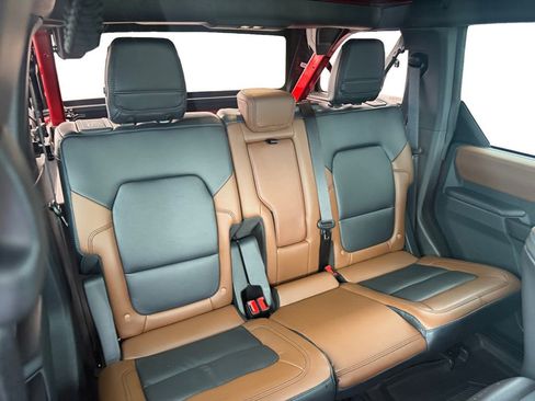 Used 2024 Ford Bronco Outer Banks w/ Sasquatch Package AWD/4WD image 35