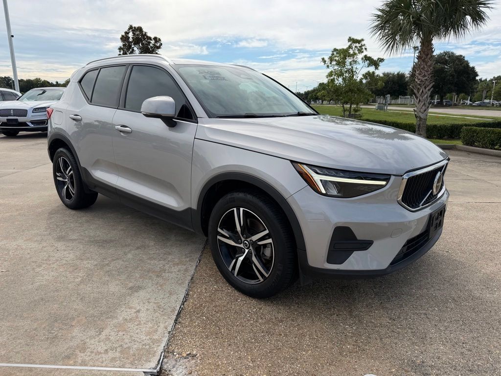 Used 2023 Volvo XC40 B5 Core w/ Protection Package Premier AWD/4WD image 7