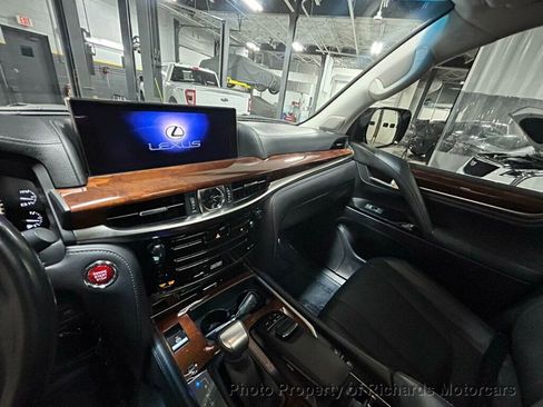 Used 2017 Lexus LX 570 4WD image 13