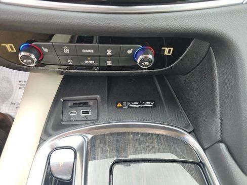 Used 2022 Buick Enclave Essence image 23