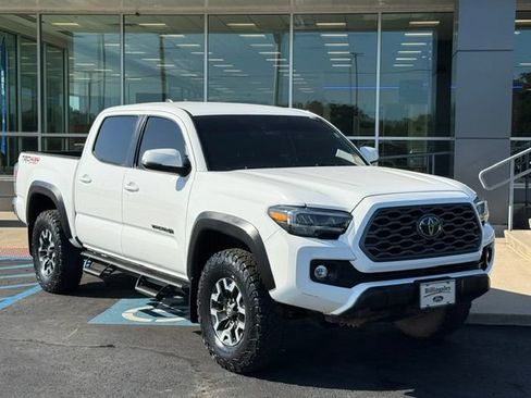 Used 2023 Toyota Tacoma TRD Off-Road AWD/4WD image 2