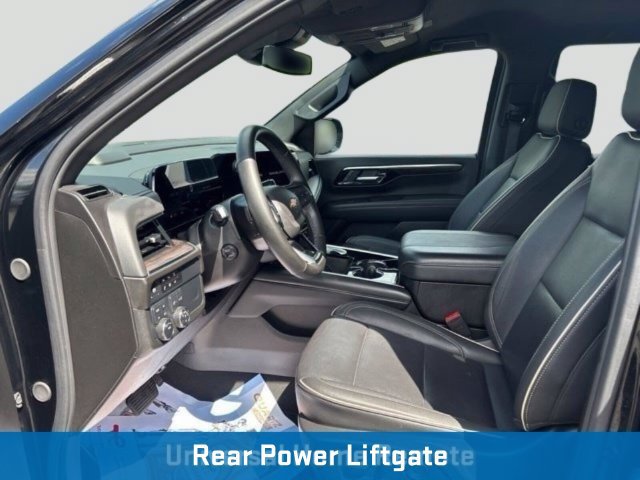Used 2025 Chevrolet Suburban Premier AWD/4WD image 13