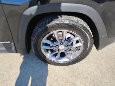 Used 2024 GMC Terrain SLT image 13