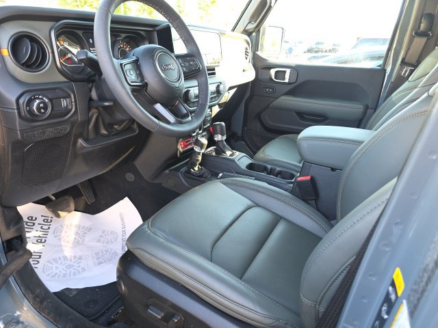 Used 2025 Jeep Gladiator Mojave AWD/4WD image 13