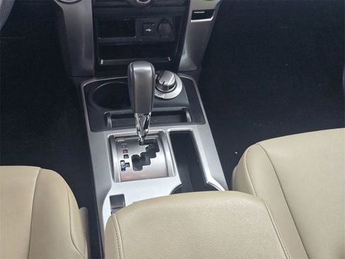 Used 2022 Toyota 4Runner SR5 Premium image 18