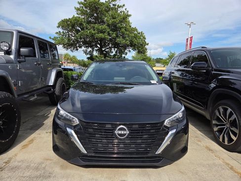 Used 2024 Nissan Sentra SV FWD image 2
