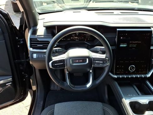 Used 2025 GMC Acadia Elevation AWD/4WD image 13