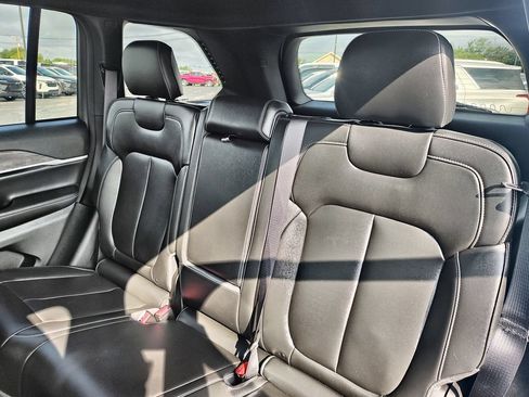 Used 2024 Jeep Grand Cherokee Limited RWD image 23