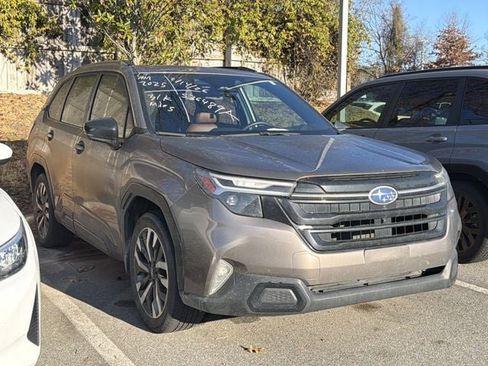 Used 2025 Subaru Forester Touring w/ Popular Package - Touring image 6