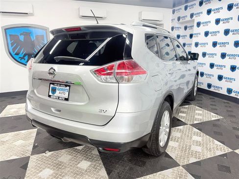 Used 2016 Nissan Rogue SV w/ SV Premium Package FWD image 4