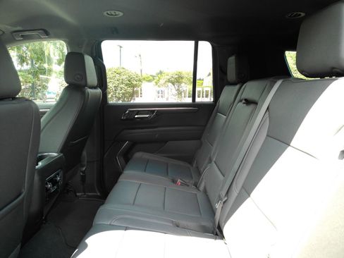 Used 2026 Chevrolet Suburban Z71 AWD/4WD image 12