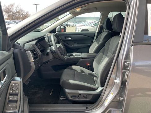 Used 2025 Nissan Rogue SV image 29