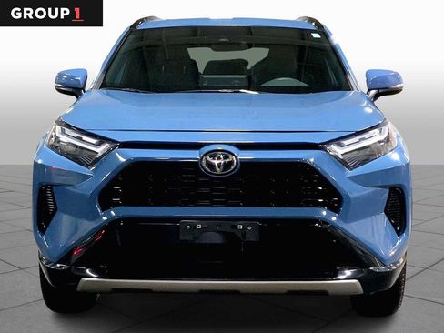Used 2022 Toyota RAV4 SE w/ Convenience Package image 5