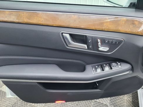 Used 2016 Mercedes-Benz E 350 4MATIC Sedan image 22