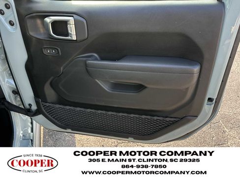 Used 2024 Jeep Wrangler Unlimited Rubicon w/ Technology Group image 14