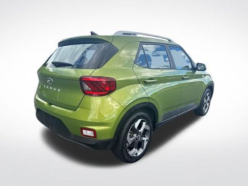 Used 2021 Hyundai Venue SEL FWD image 3