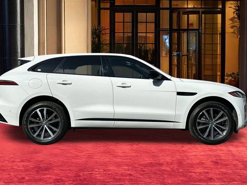 Used 2025 Jaguar F-PACE R-Dynamic S image 9