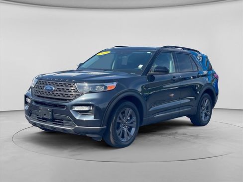 Used 2023 Ford Explorer XLT w/ Equipment Group 202A AWD/4WD image 3