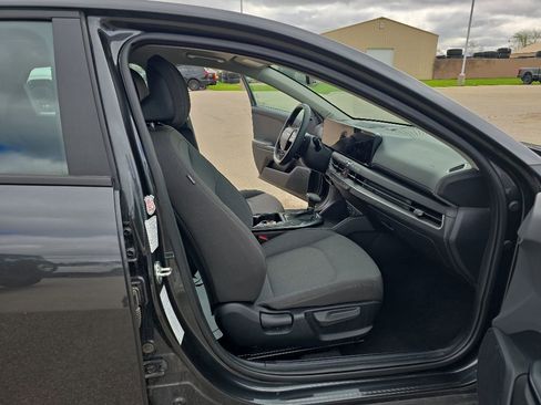 Used 2025 Kia K4 FWD image 12