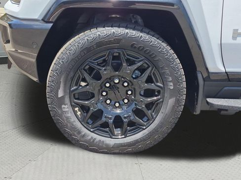 New 2026 GMC Hummer EV 4x4 Crew Cab image 32
