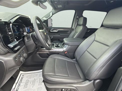 Used 2025 Chevrolet Silverado 2500 LTZ w/ LTZ Premium Package image 33