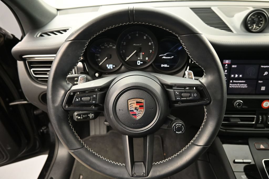 Used 2025 Porsche Macan AWD/4WD image 12