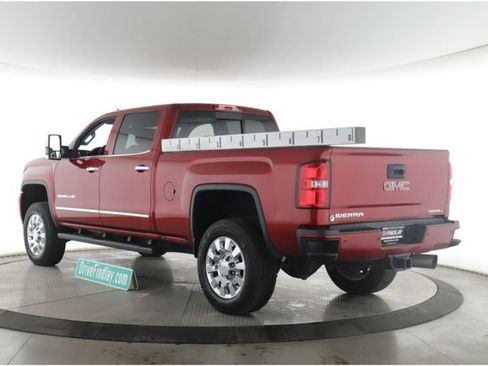 Used 2018 GMC Sierra 2500 Denali w/ Duramax Plus Package AWD/4WD image 8