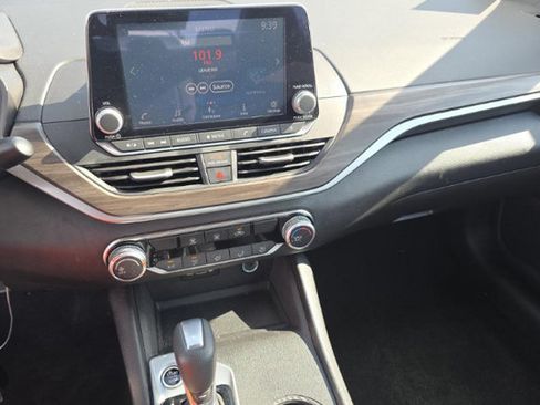 Used 2025 Nissan Altima 2.5 SV FWD image 7