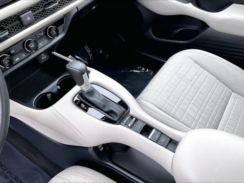 Certified 2025 Honda HR-V LX image 16