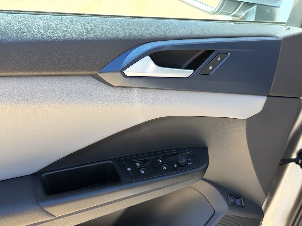 Certified 2023 Volkswagen Taos SE FWD image 11