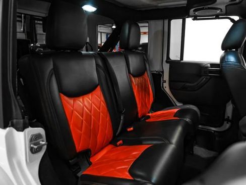 Used 2014 Jeep Wrangler Unlimited Sahara w/ Connectivity Group AWD/4WD image 35