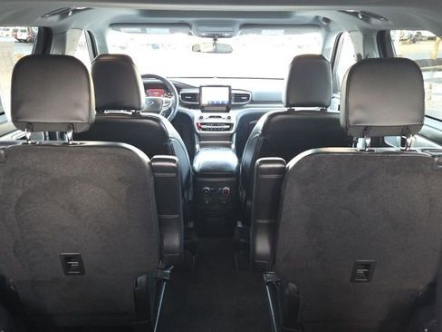 Used 2023 Ford Explorer XLT w/ Equipment Group 202A image 10