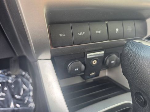 Used 2010 Ford Focus SE FWD image 36