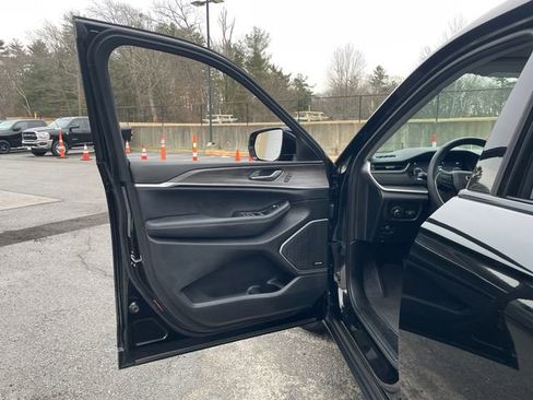 Used 2022 Jeep Grand Cherokee L Limited image 27