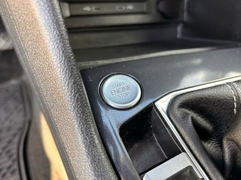 Used 2024 Volkswagen Tiguan SE image 28