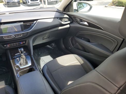 Used 2018 Buick Regal Preferred w/ Driver Confidence Package #1 image 16