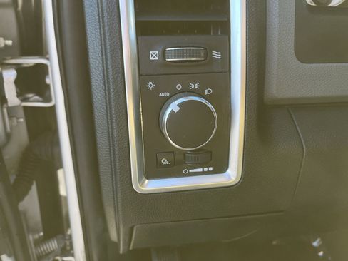 Used 2015 RAM 1500 Classic SLT image 15