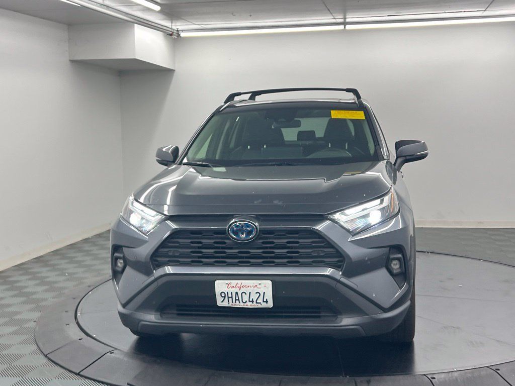 Used 2023 Toyota RAV4 XLE Premium AWD/4WD image 4