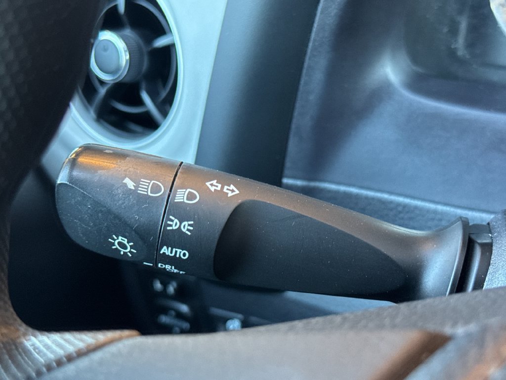 Used 2018 Toyota Corolla LE FWD image 29