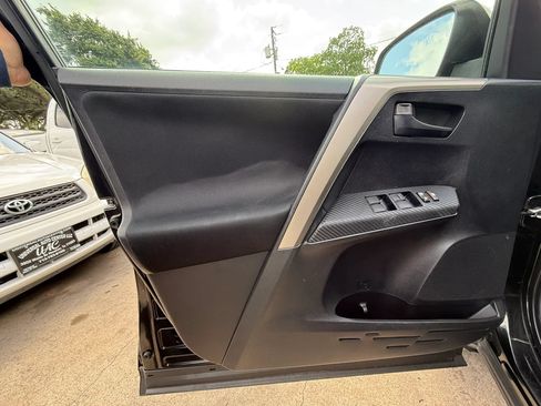 Used 2014 Toyota RAV4 LE FWD image 19