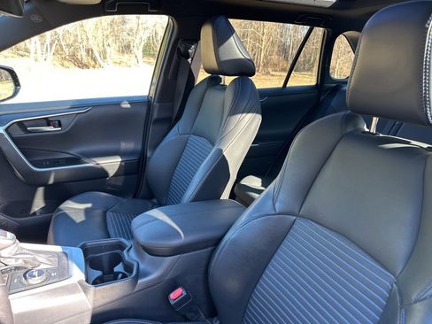 Used 2021 Toyota RAV4 XSE image 10